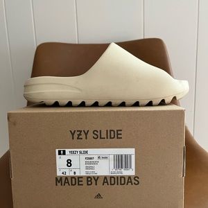 Yeezy Slides Bone Size 8